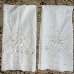 IMPERIAL ELEGANCE 100% Cotton Floral 2 Embroidery  Gust Towels.